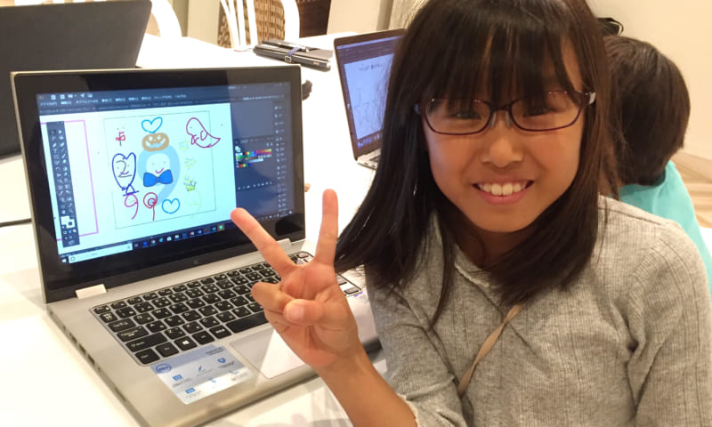 少し照れ屋さん 笑顔が可愛い小学4年生の女の子モニターさん デザイン プログラミング教室 勝川 名古屋デジキッズ