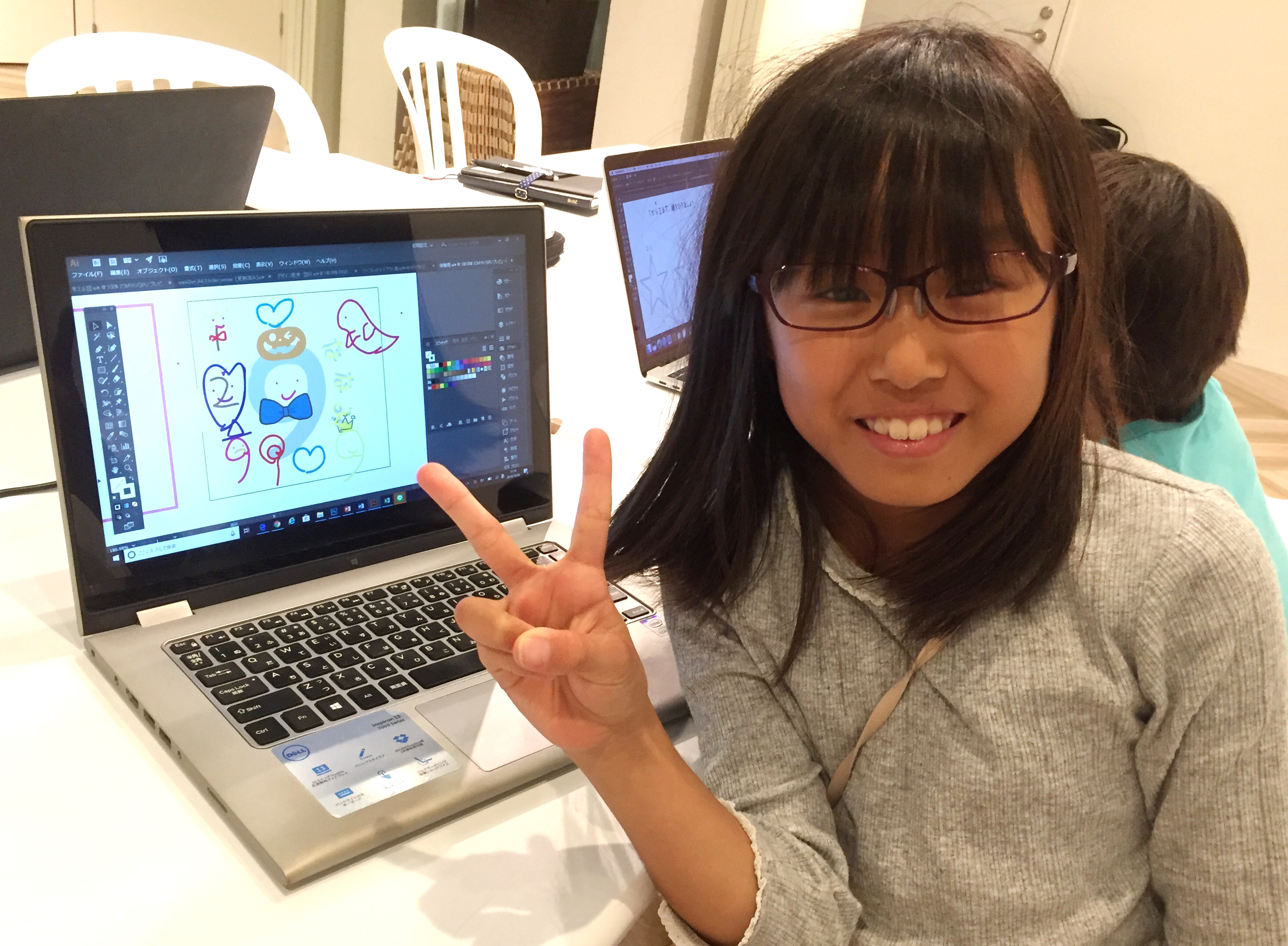 少し照れ屋さん 笑顔が可愛い小学4年生の女の子モニターさん デザイン プログラミングスクール名古屋 勝川 デジキッズ